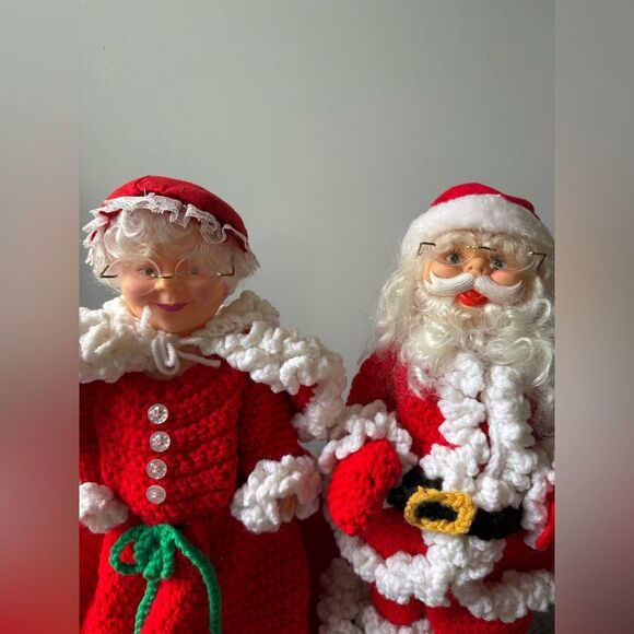 VTG Santa Mrs. Claus Crochet Dolls Festive Christmas Cheery Retro Vintage Red - Picture 3 of 9